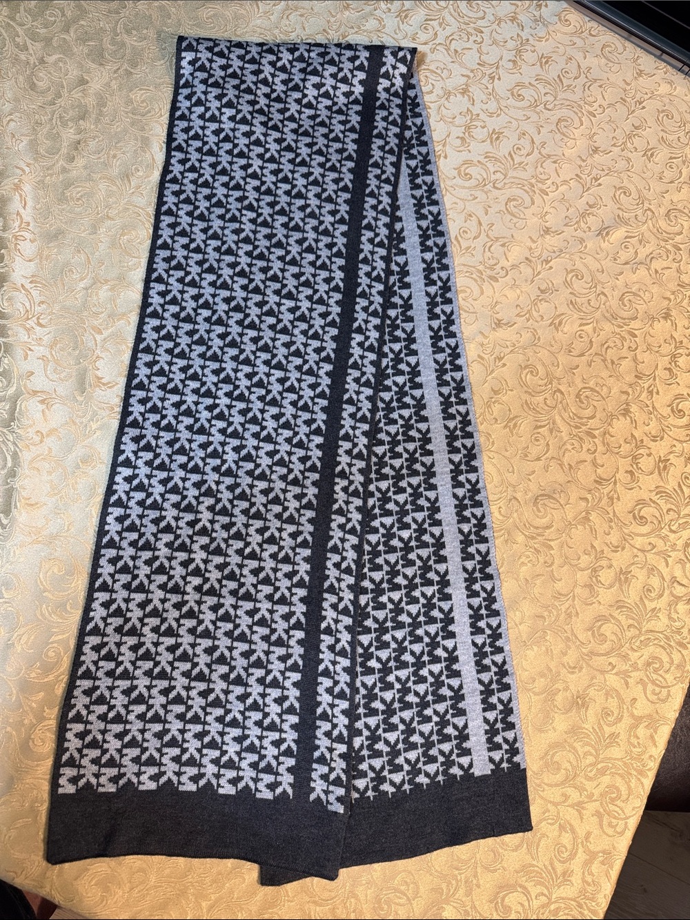 Michael Kors scarf new am MSRP $58